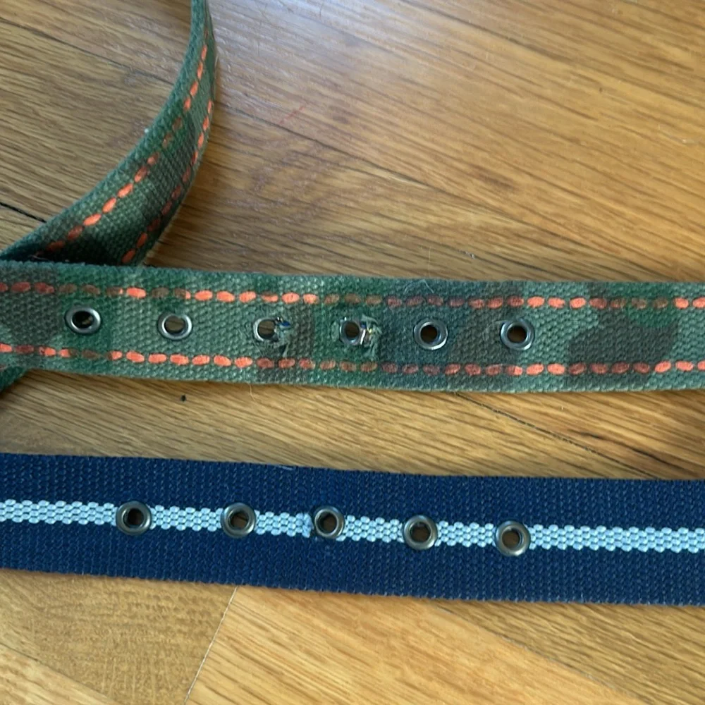 Lot (2) boys belts camo & navy blue